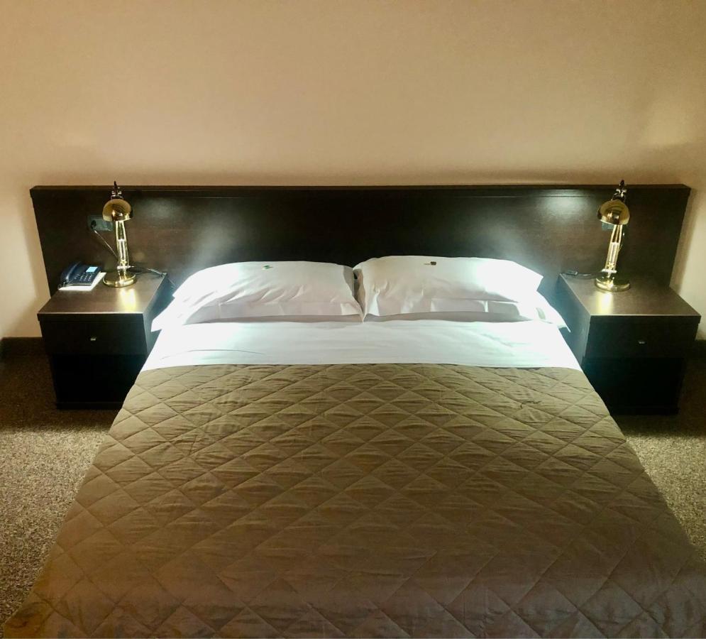Motel Malpensa Inn & Hotel-Airport Case Nuove  Extérieur photo